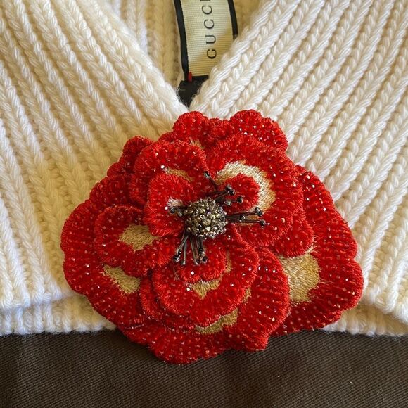 Gucci White Knit Hat with Red Flower Detail - Picture 7 of 7